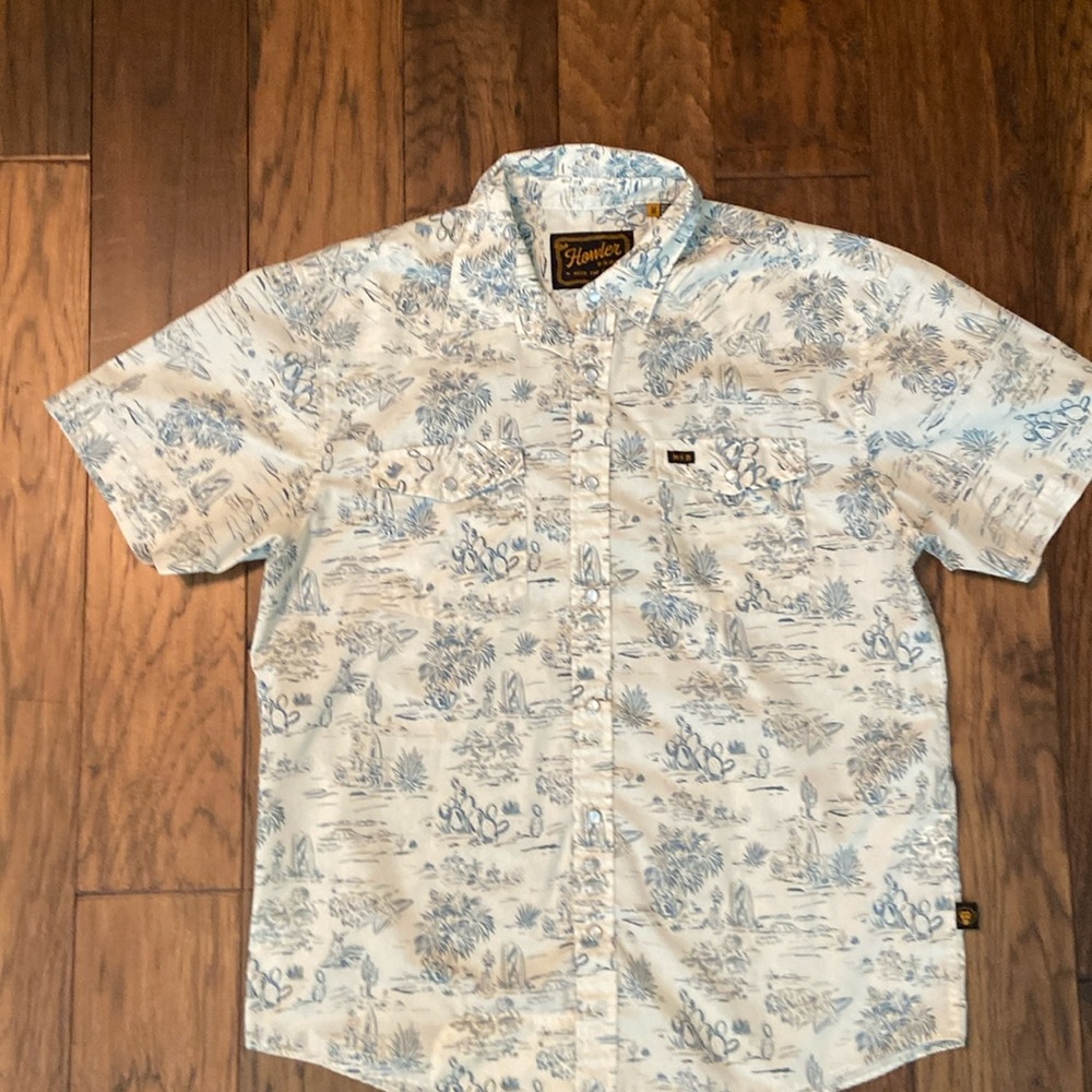 Howler Bros |  Short sleeve button down | Medium